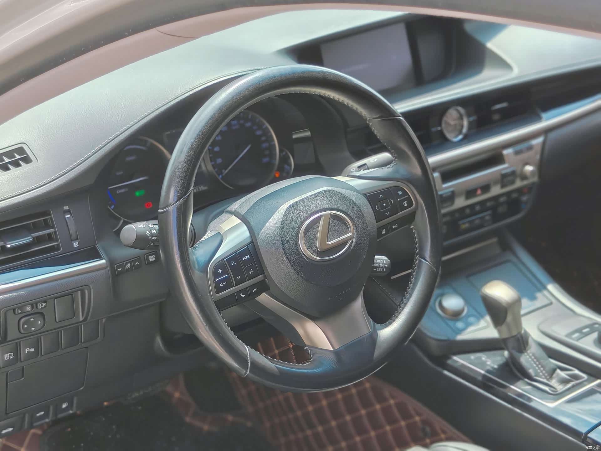 Lexus ES, 2017 8