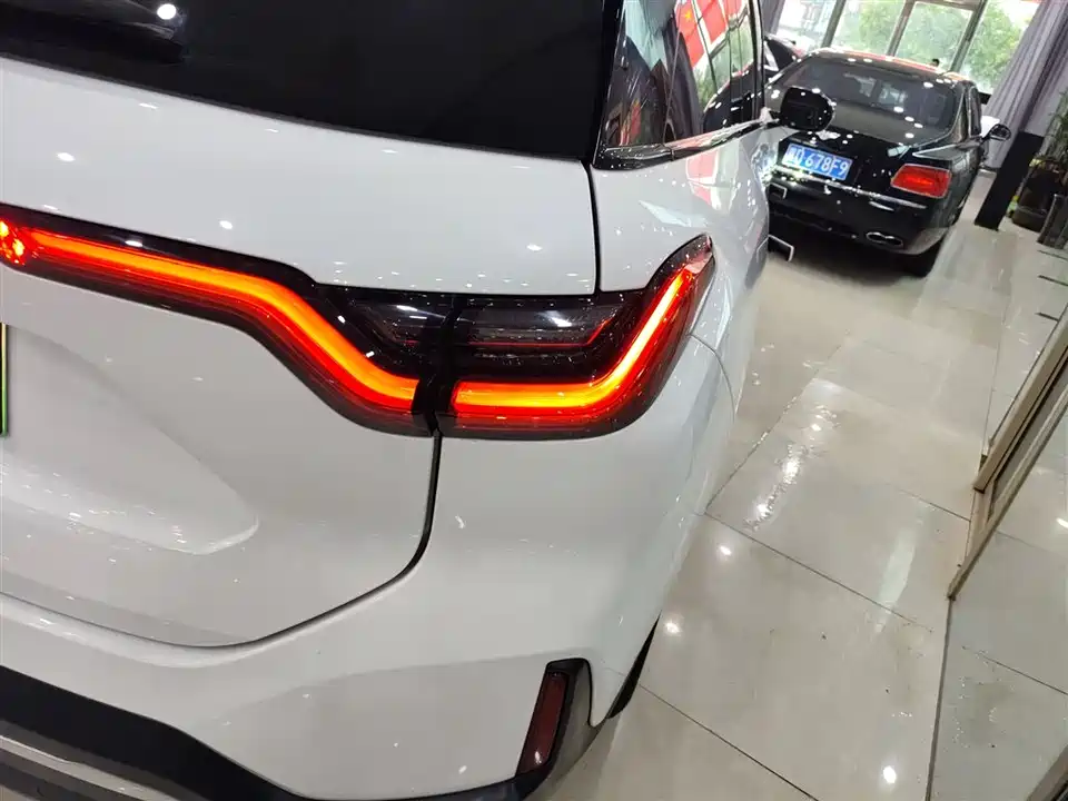 NIO ES6