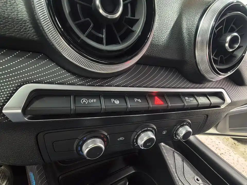 Audi Q2L Audi Q2L