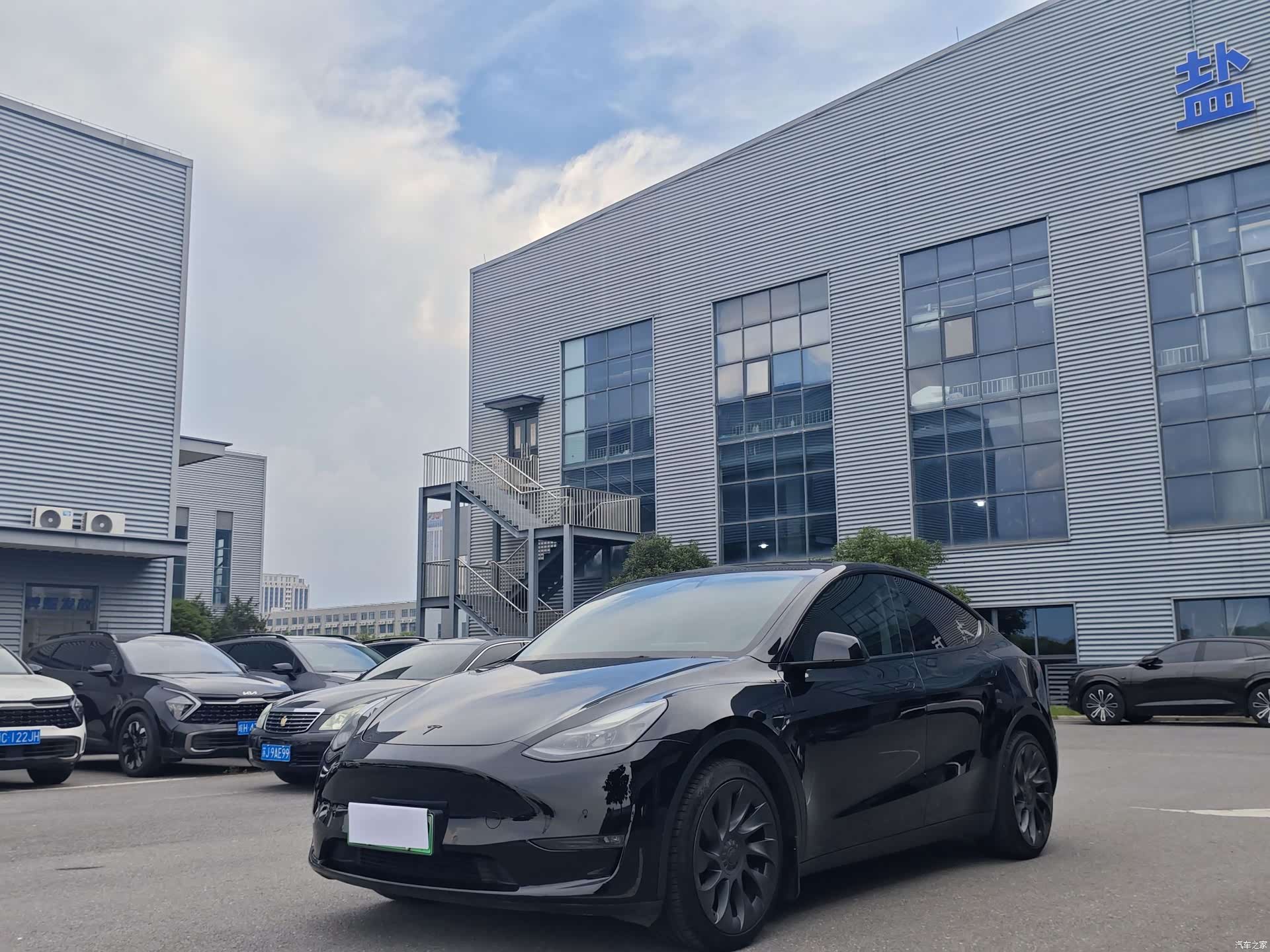 Tesla Model Y, 2021 1