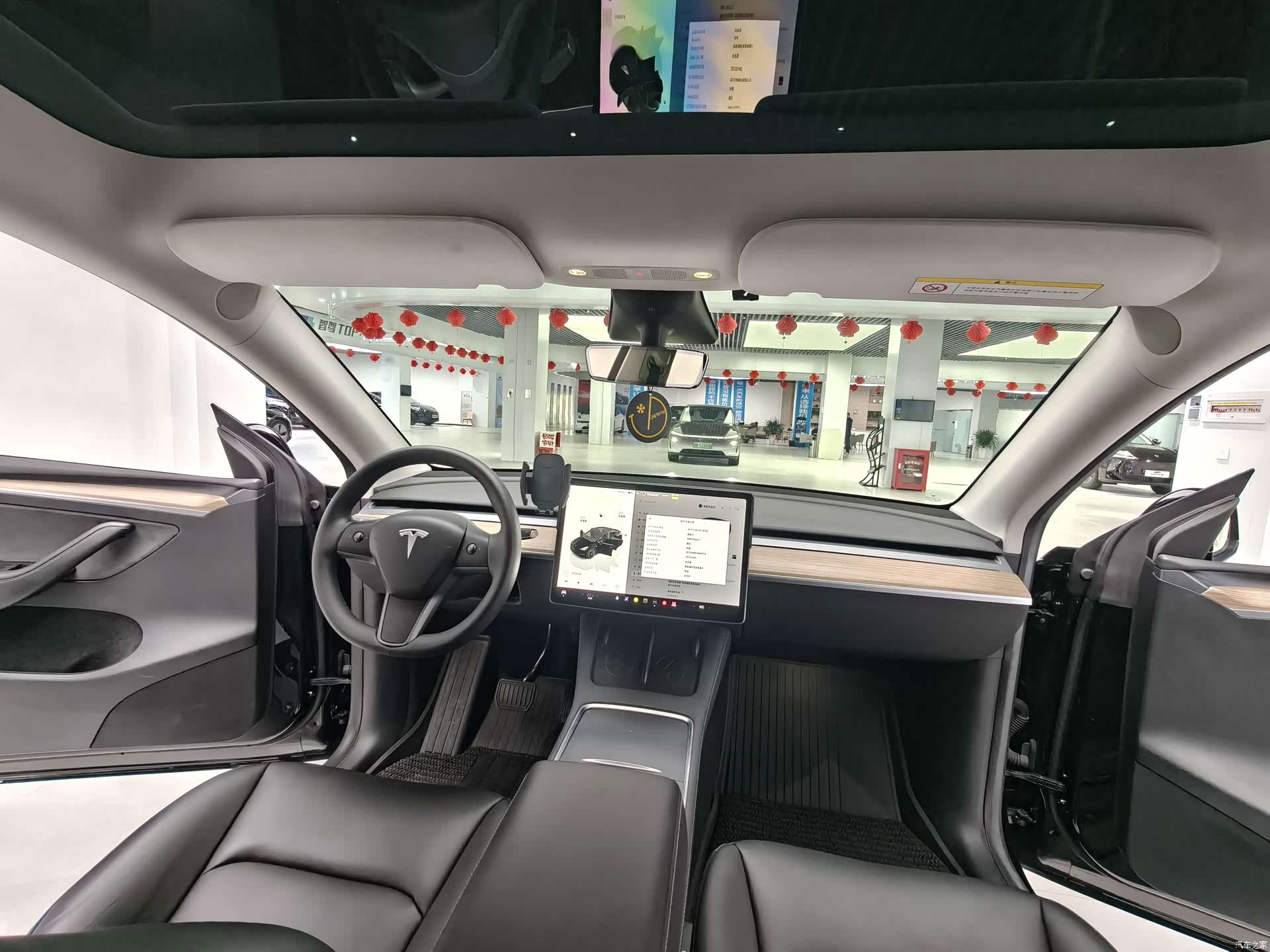 Tesla Model Y, 2023 все фото