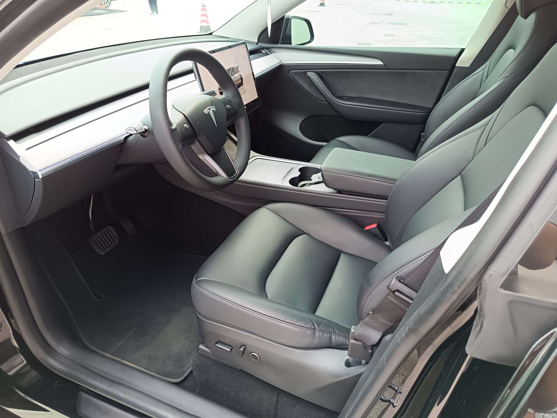 Tesla Model Y, 2024 10