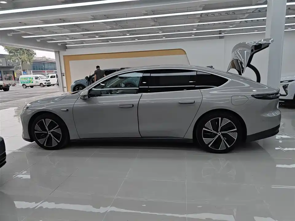 NIO ET7