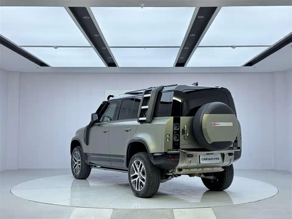 Land Rover guard