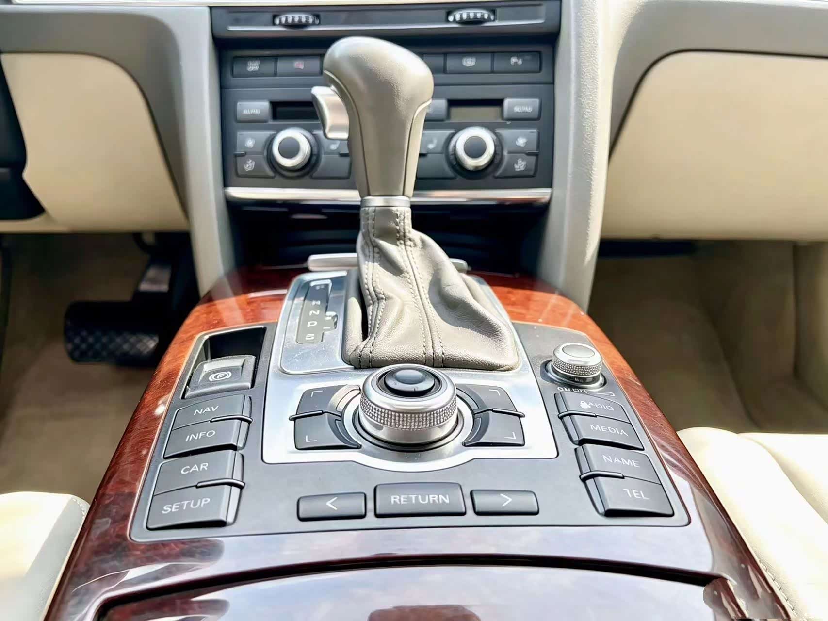 Audi A6L, 2010 14