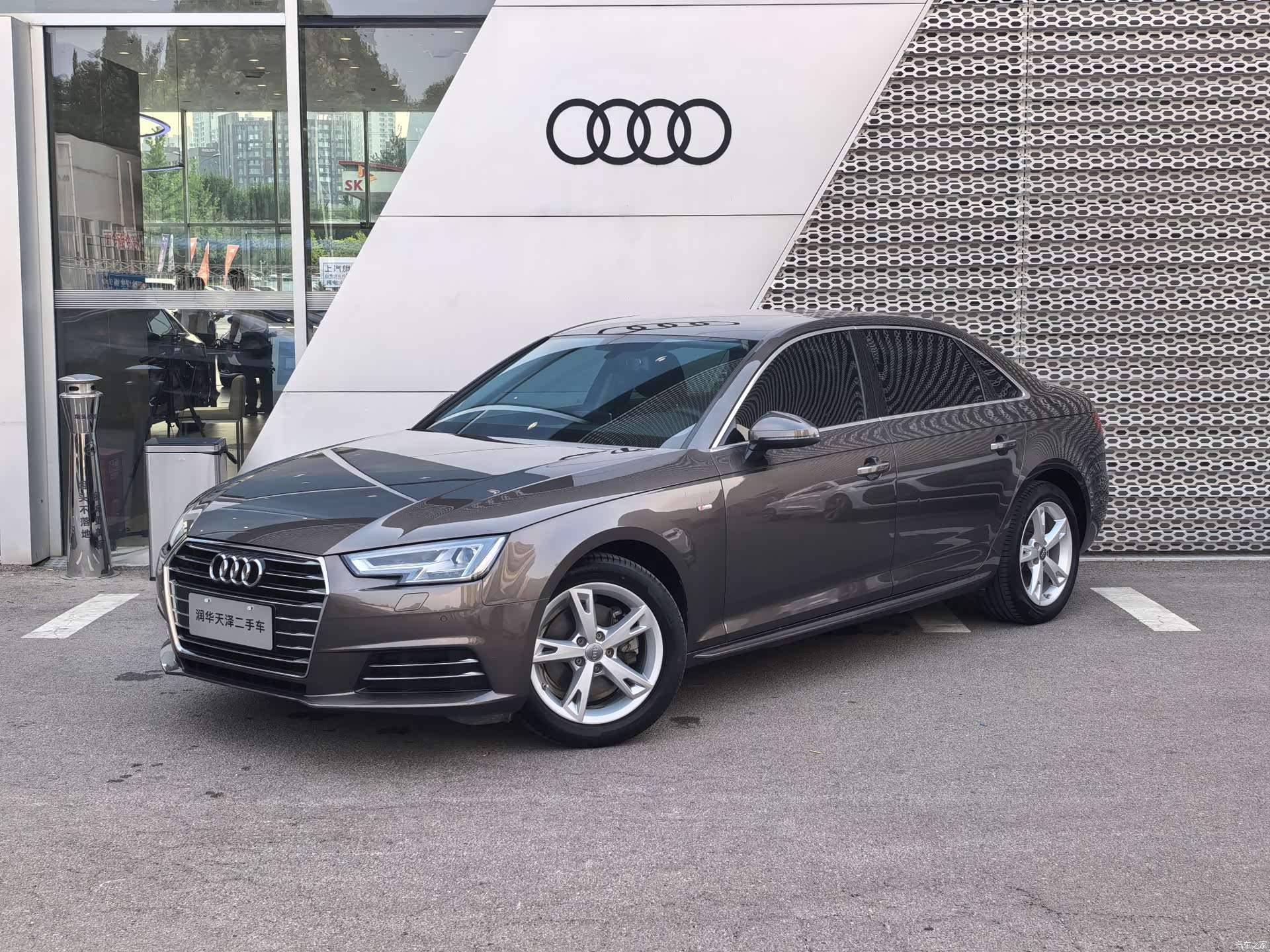 Audi A4L, 2017 1