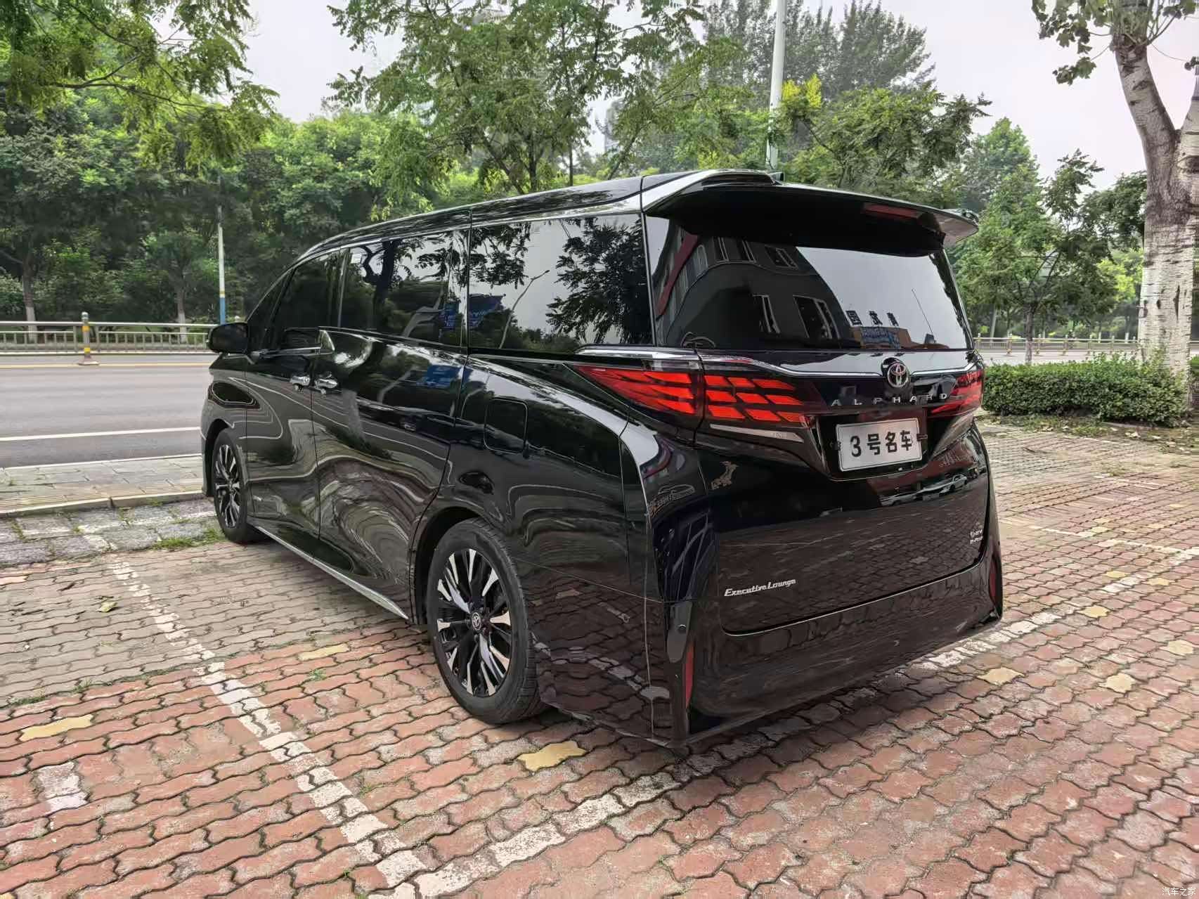 Toyota Alphard, 2024 все фото