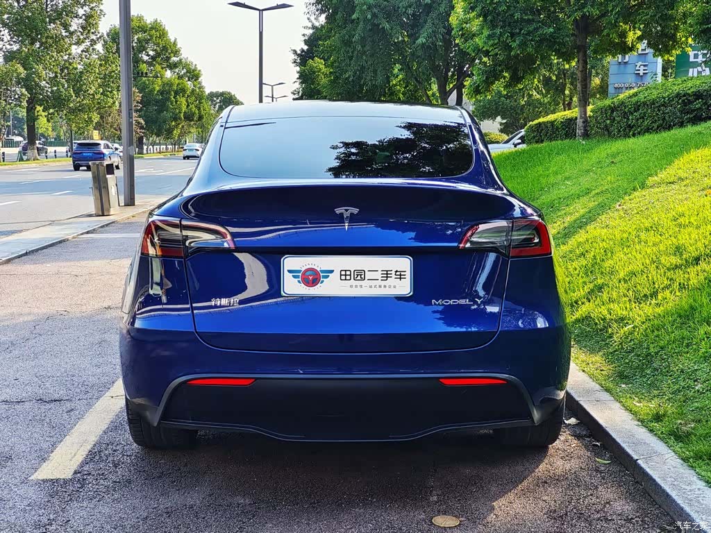Tesla Model Y, 2022 все фото