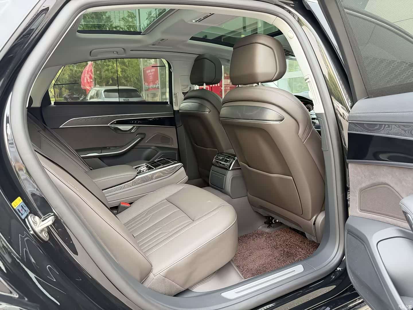 Audi A8L, 2025 8
