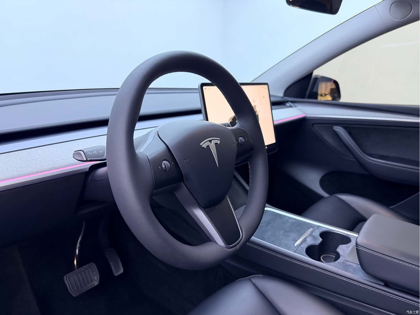 Tesla Model Y, 2023 13