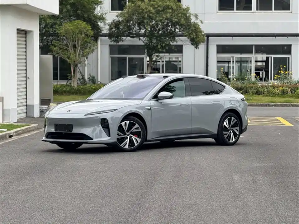 NIO ET5