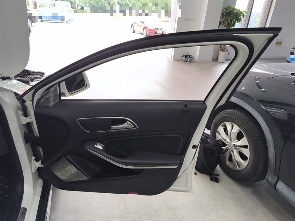 Mercedes-Benz GLA Mercedes-Benz GLA