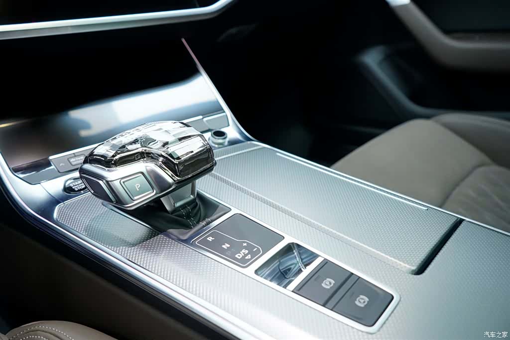 Audi A7L, 2023 25