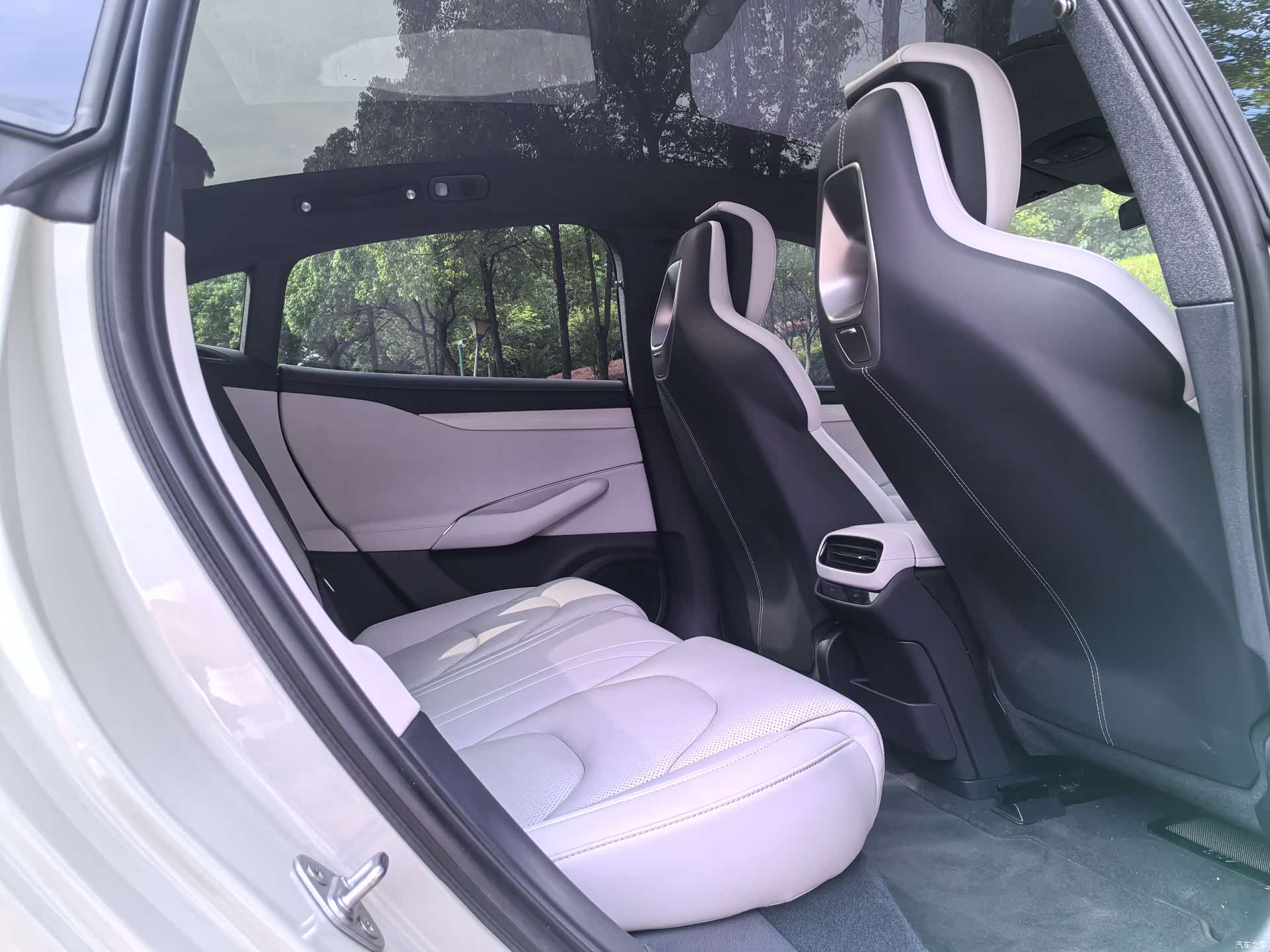 Xiaomi SU7, 2024 11