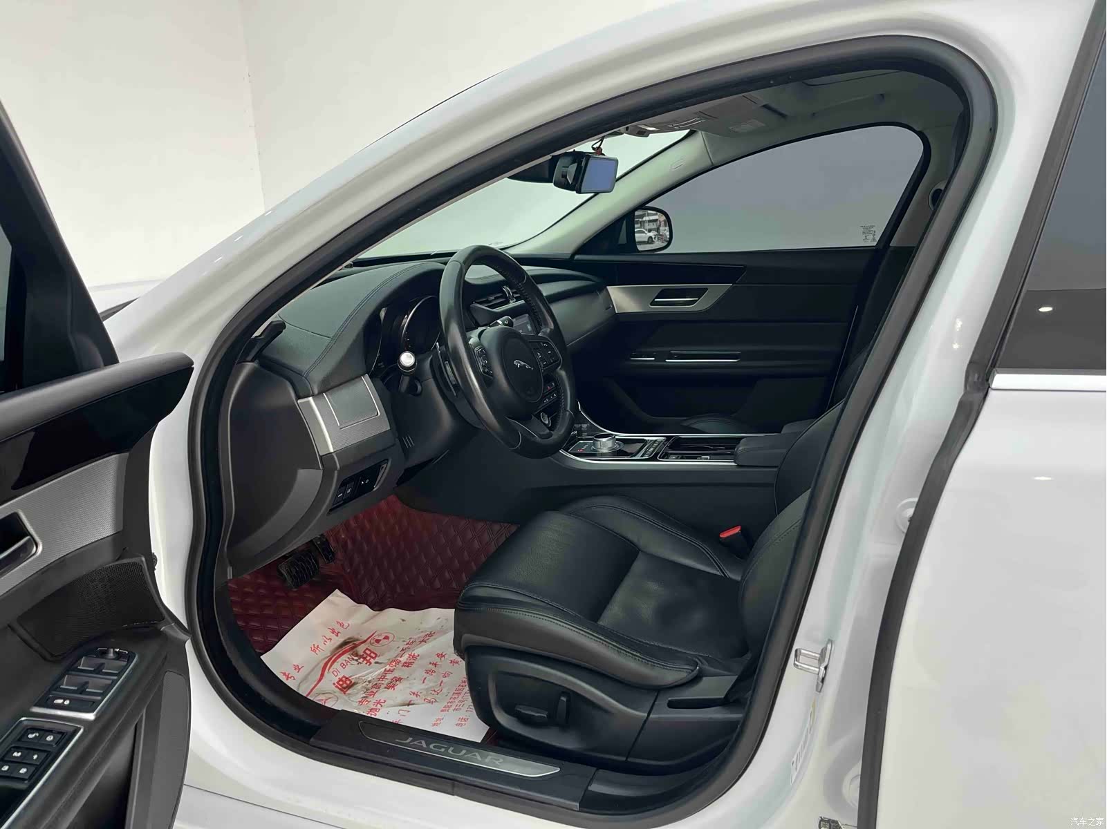 Jaguar XF, 2016 4