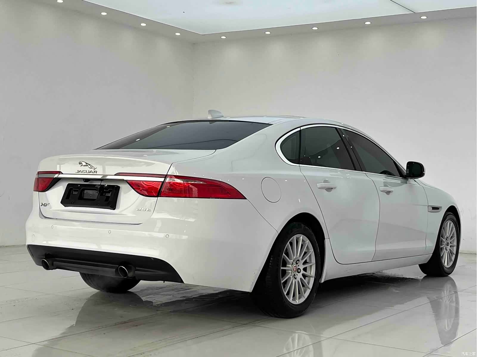 Jaguar XF, 2016 12