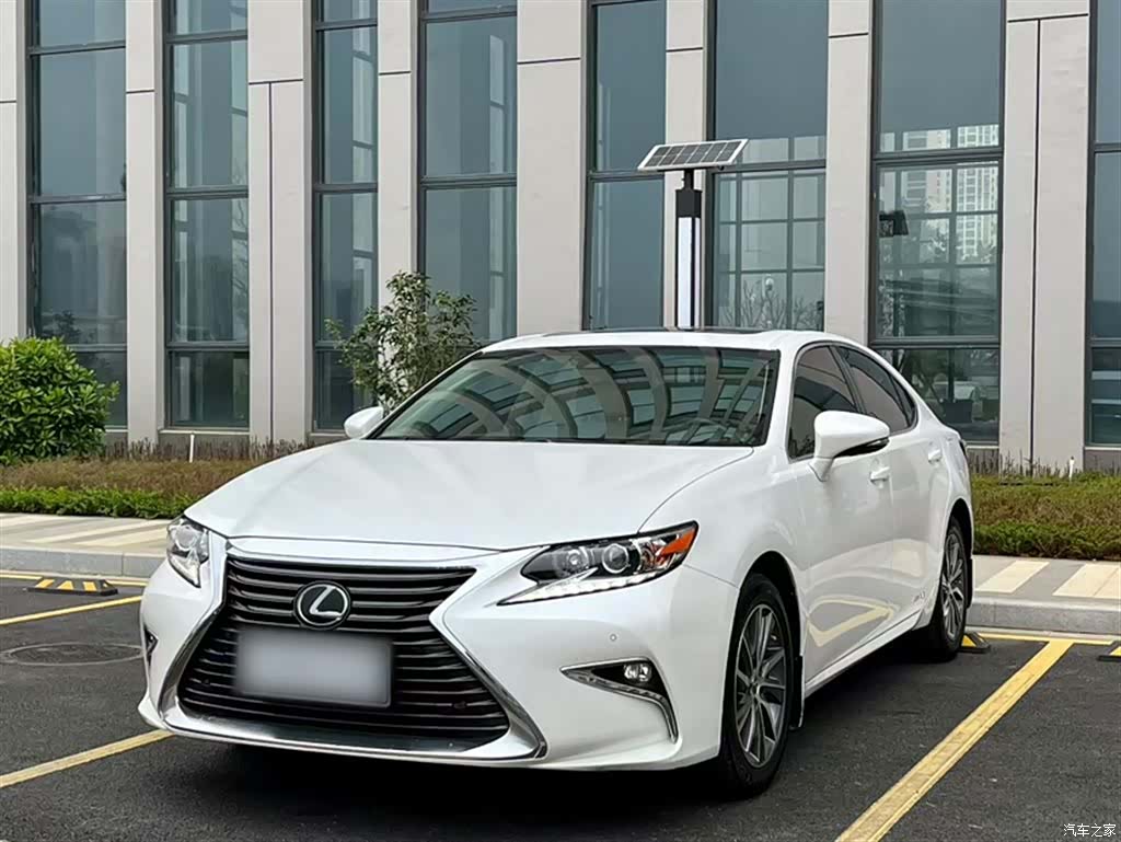 Lexus ES, 2018 1