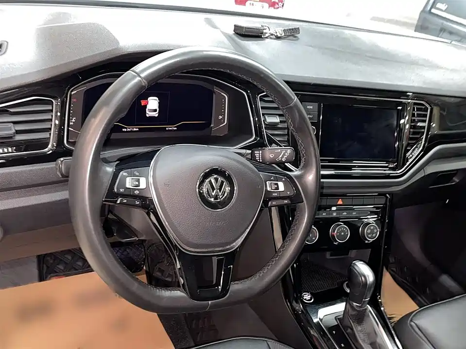 Volkswagen T-ROC exploring Songs