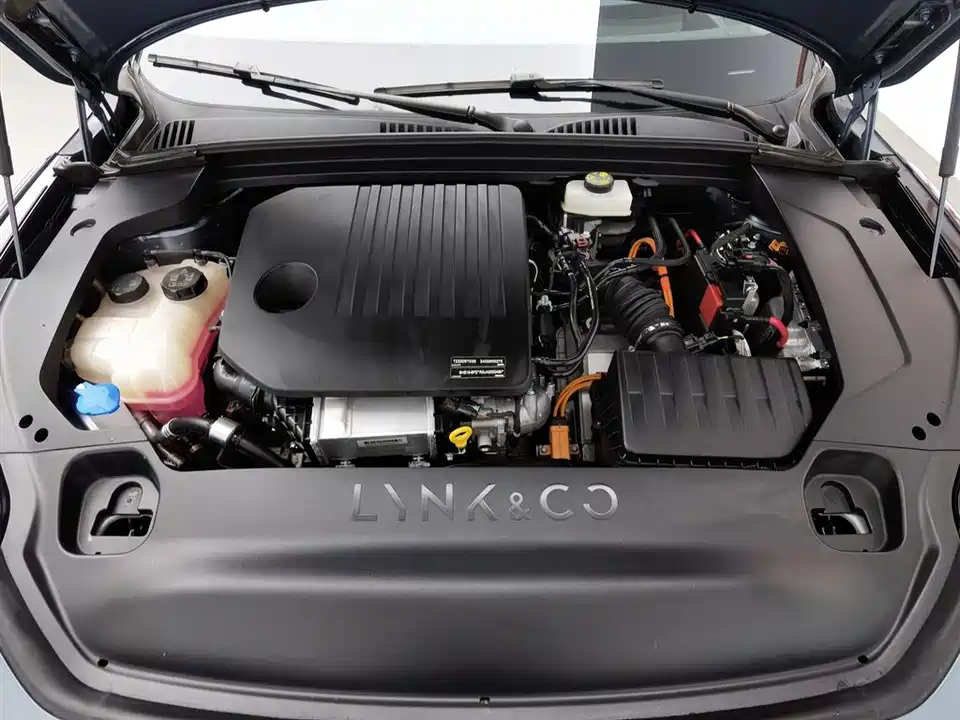 Lynk & Co 07 EM-P