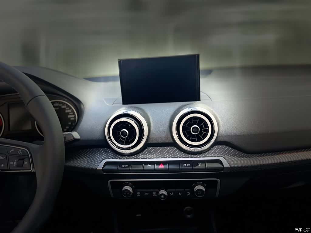 Audi Q2L, 2023 17