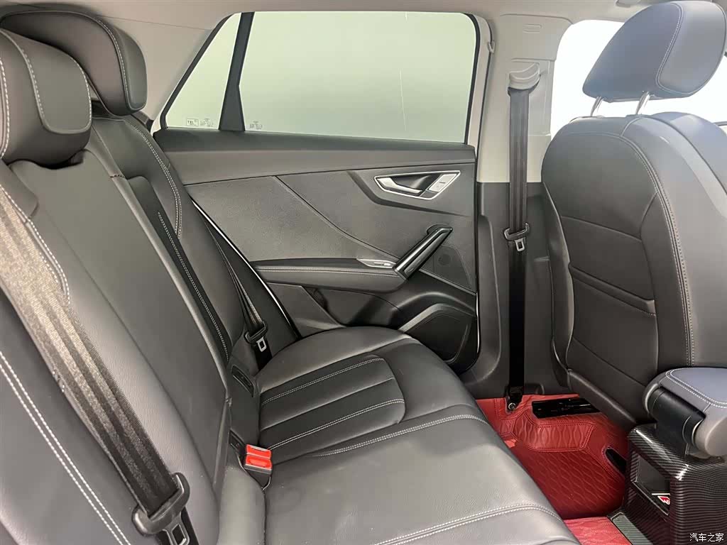 Audi Q2L, 2023 8