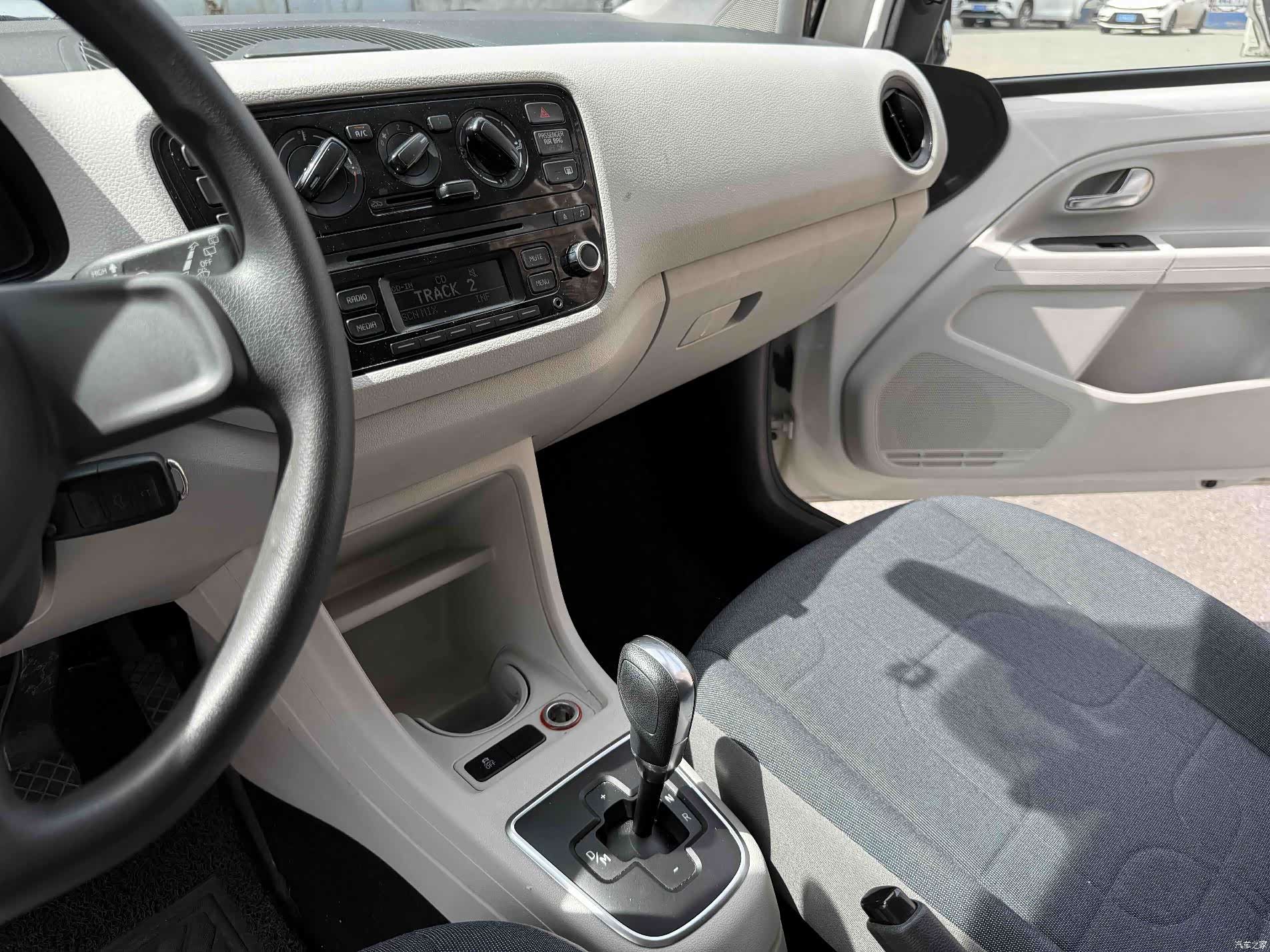 Volkswagen up, 2016 6