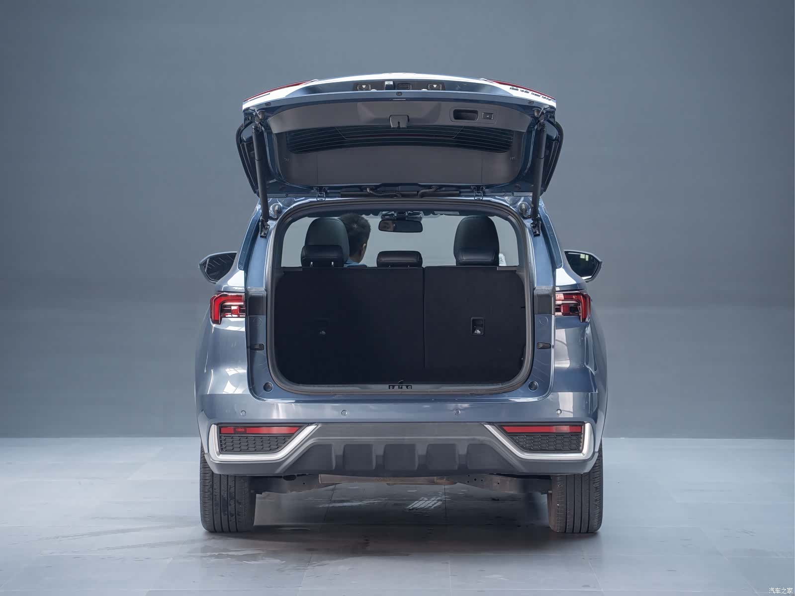 Ford Equator Sport, 2022 11