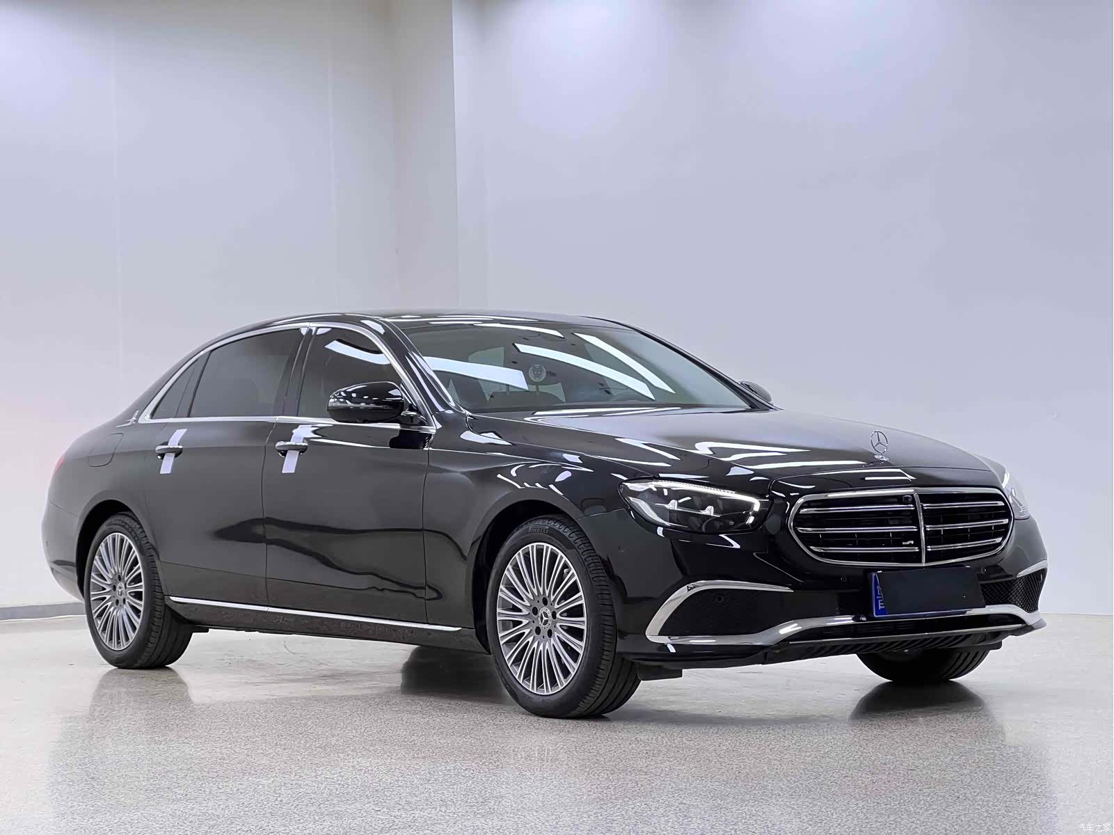 Mercedes-Benz E-Class, 2023 3