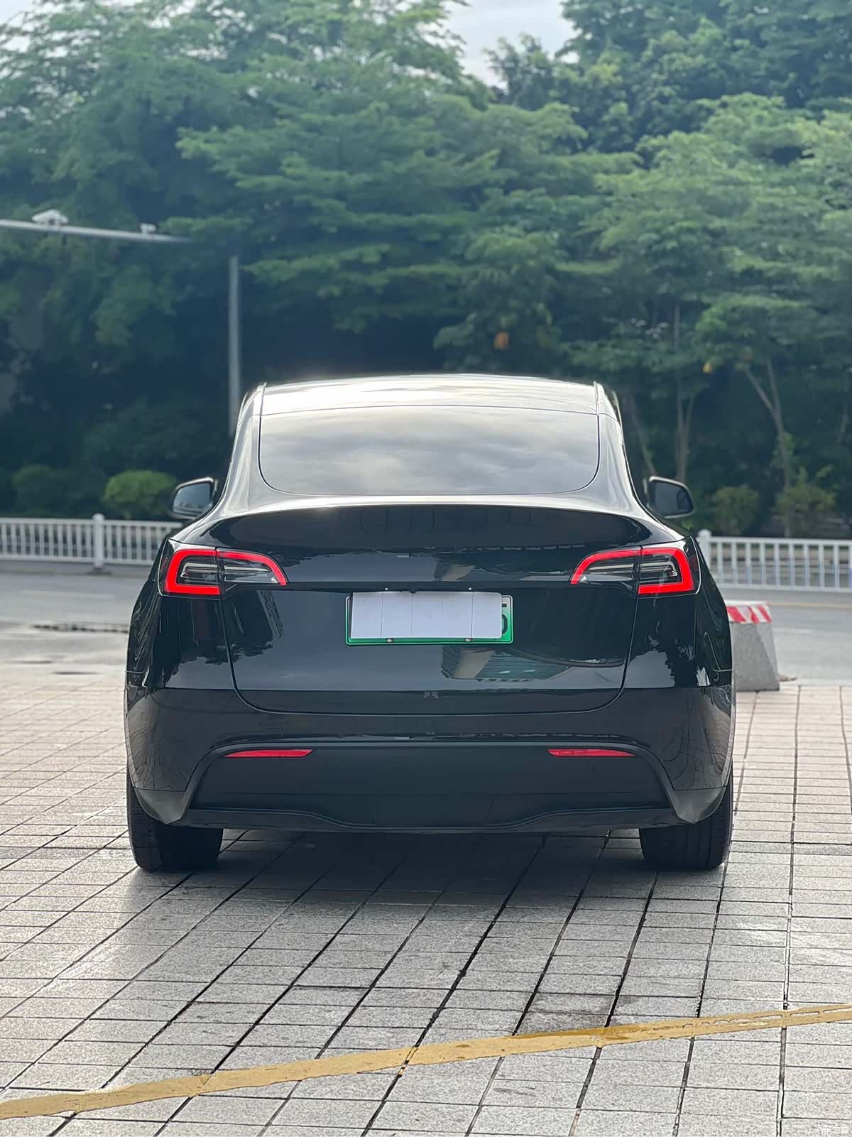 Tesla Model Y, 2022 21