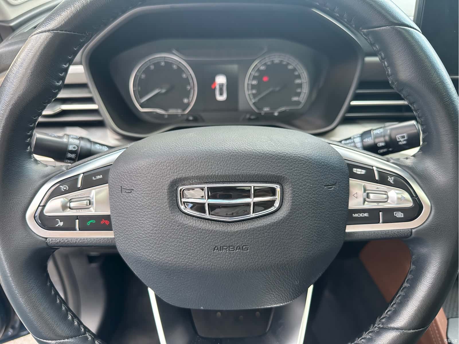 Geely X6, 2022 15