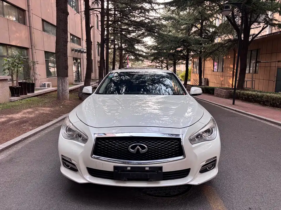 Infiniti Q50L