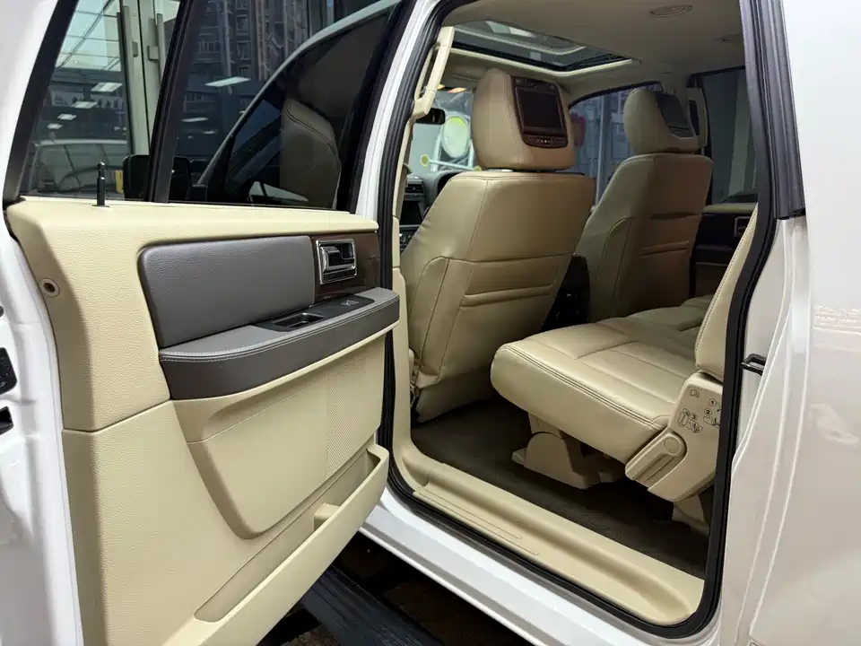 Lincoln Navigator