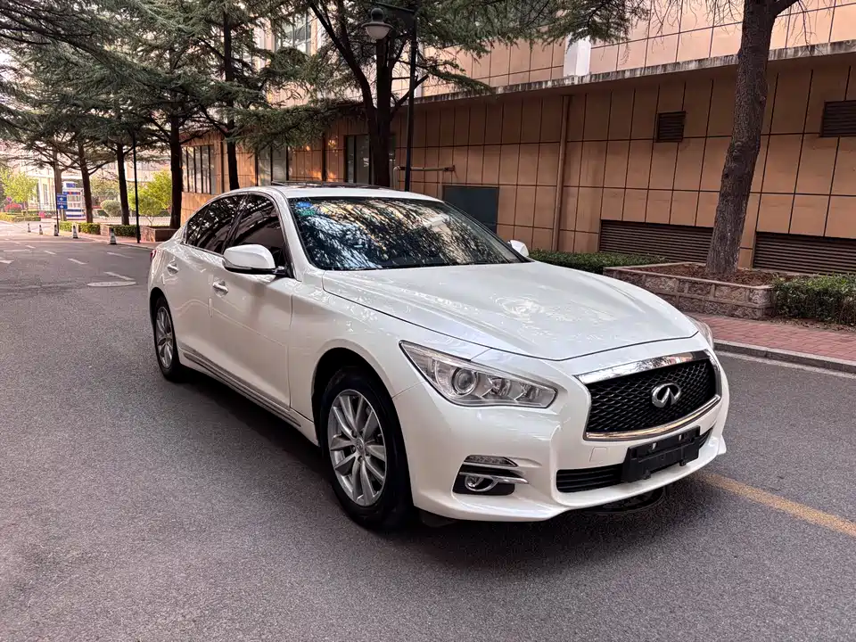 Infiniti Q50L