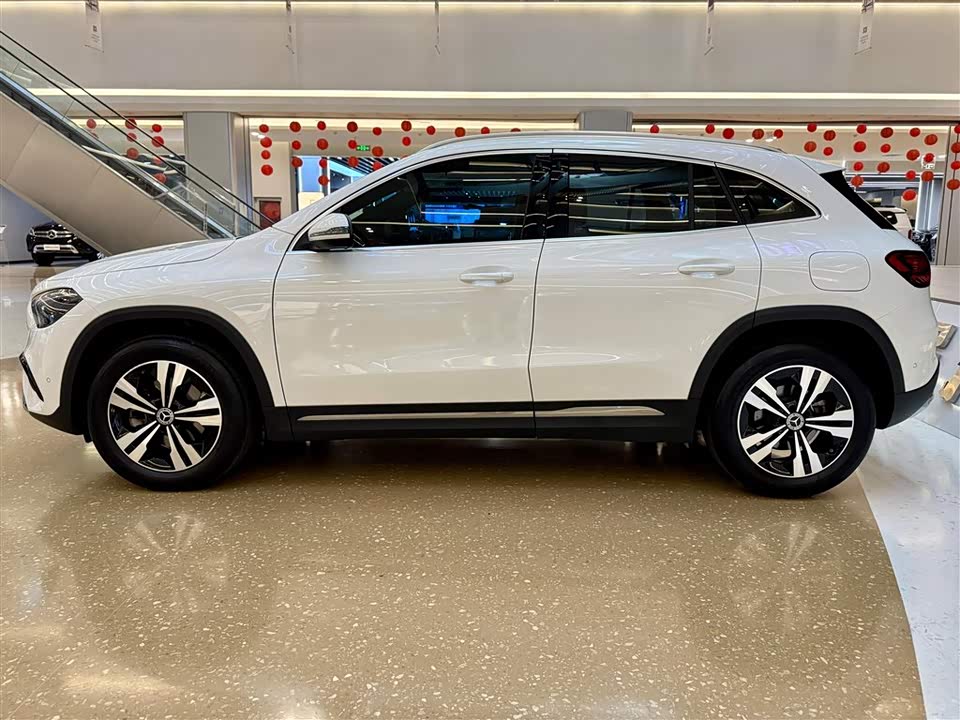 Mercedes-Benz GLA Mercedes-Benz GLA