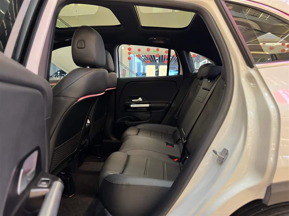 Mercedes-Benz GLA Mercedes-Benz GLA