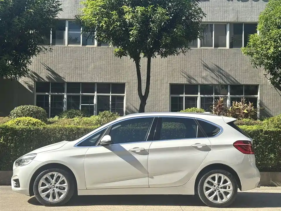 BMW 2 series station wagon