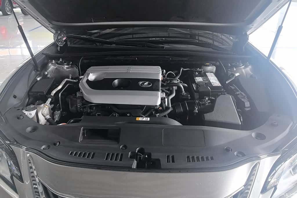 Lexus ES, 2020 10