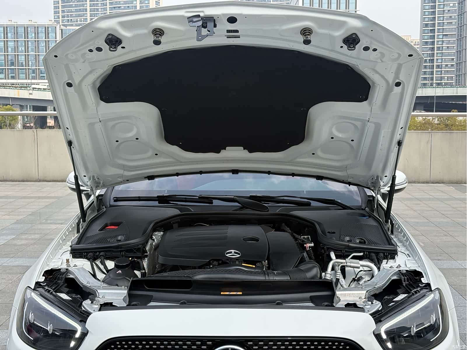 Mercedes-Benz E-Class, 2023 13