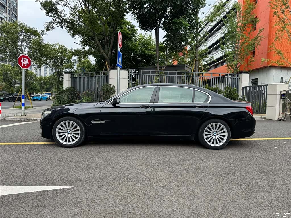 BMW 7 Series, 2011 3