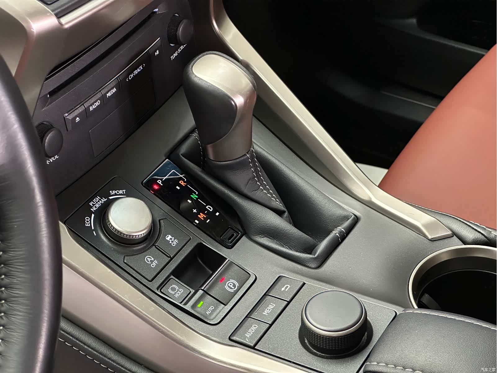 Lexus NX, 2017 10