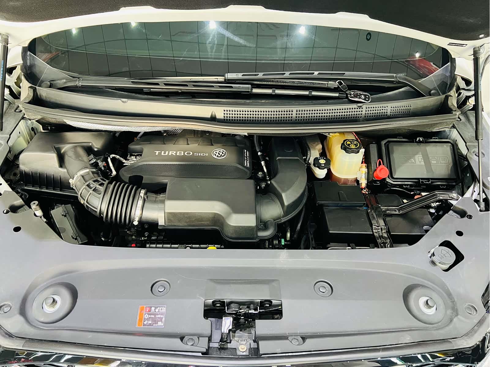 Buick GL8, 2021 8