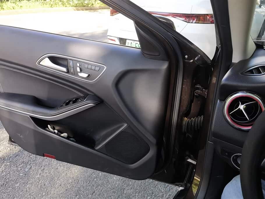 Mercedes-Benz GLA Mercedes-Benz GLA