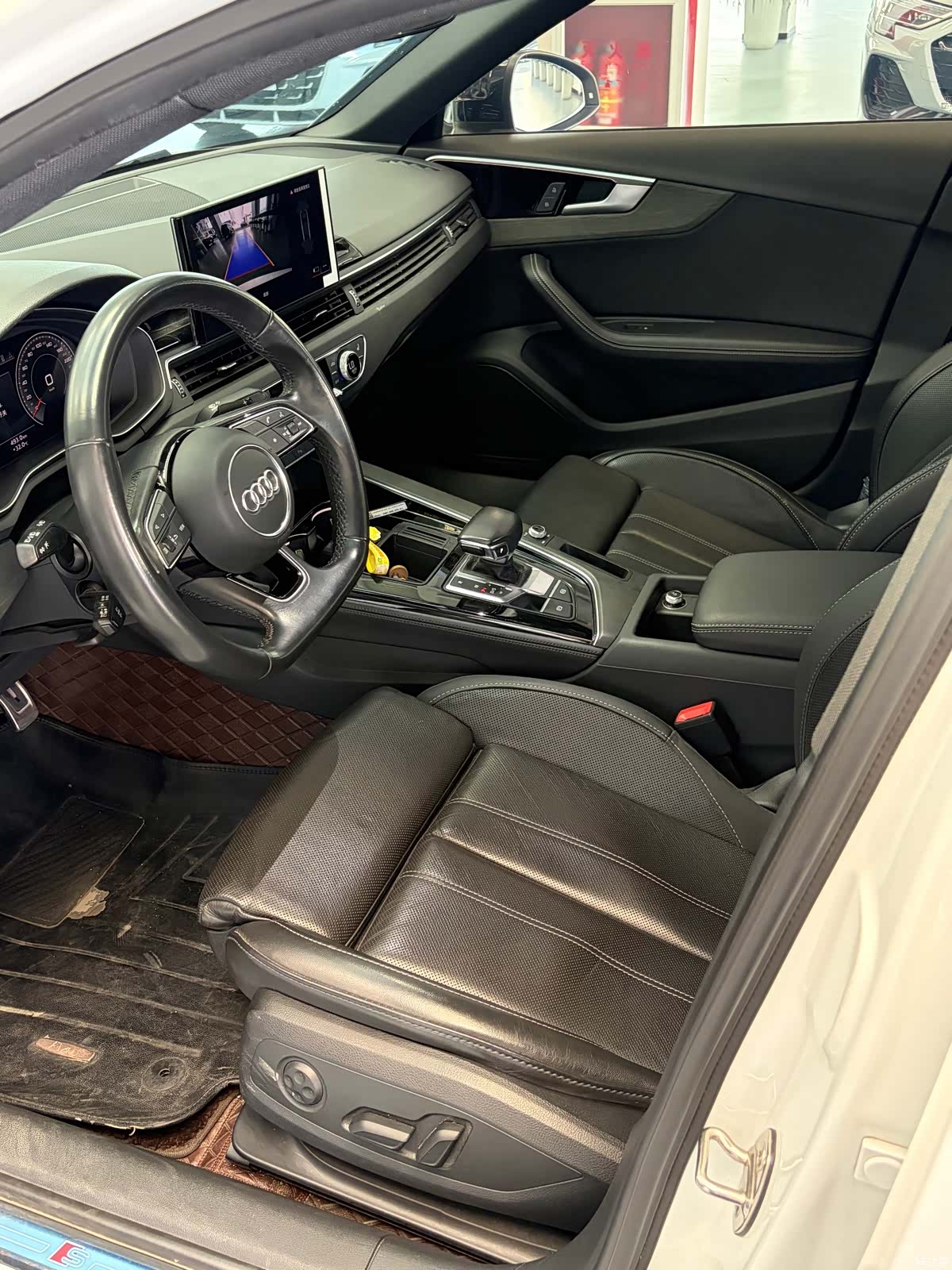 Audi A4L, 2023 все фото