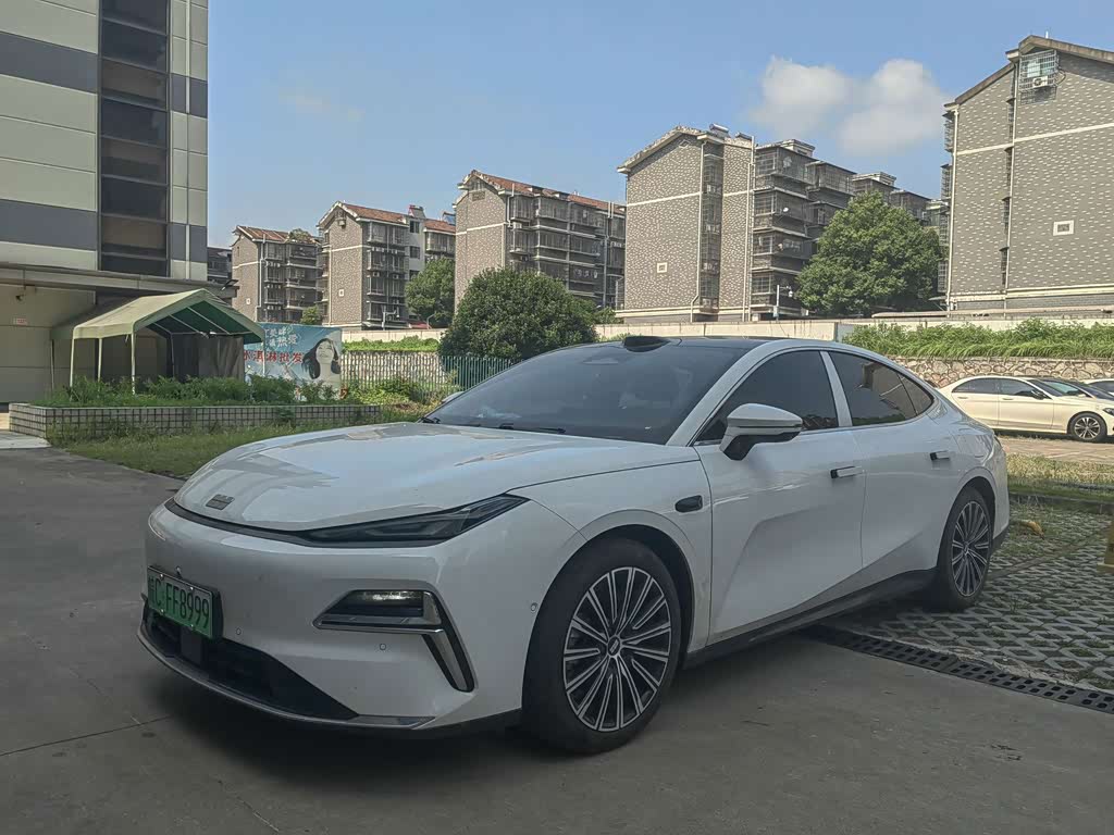 Geely Galaxy Starshine 8