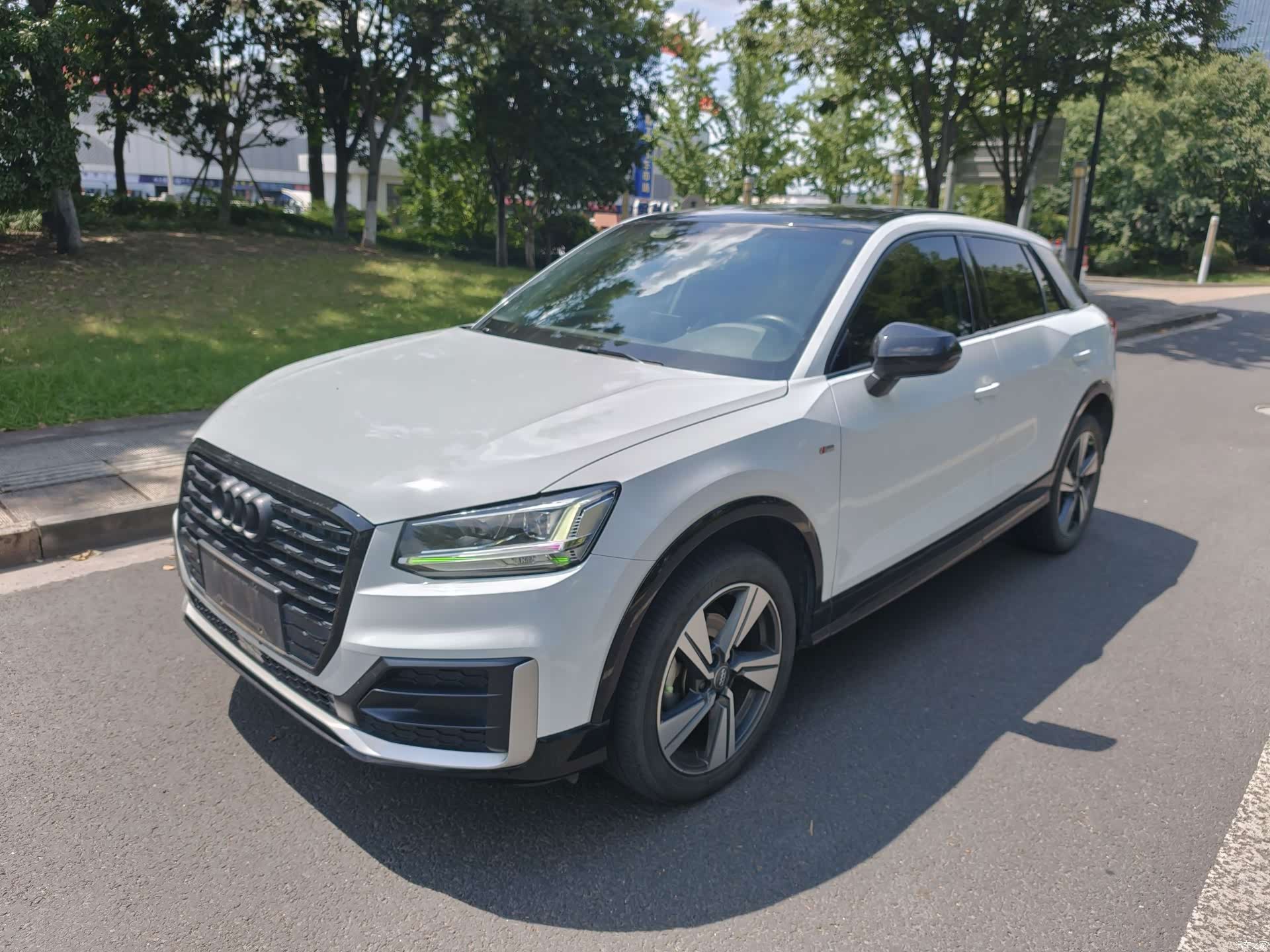 Audi Q2L, 2019 1
