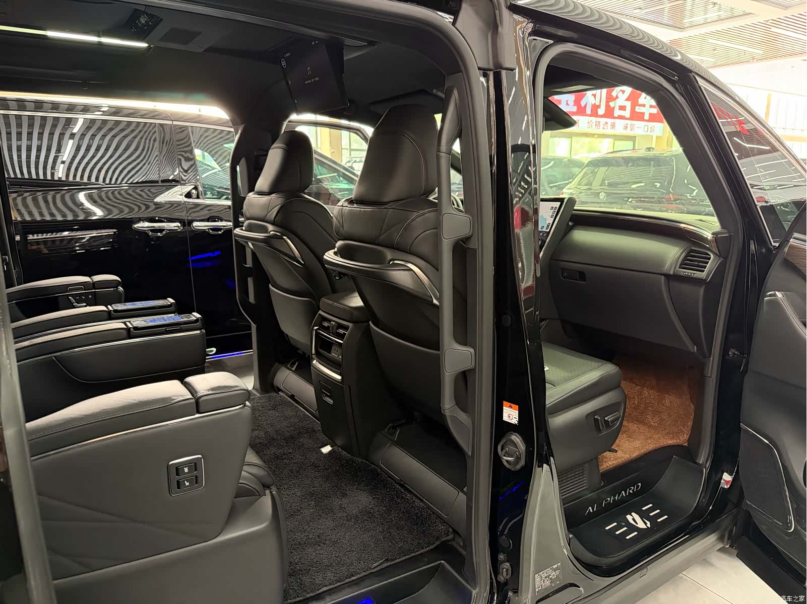 Toyota Alphard, 2023 16