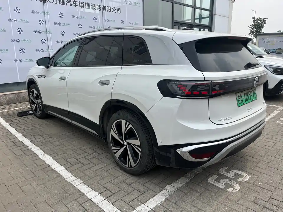 Volkswagen ID.6 CROZZ