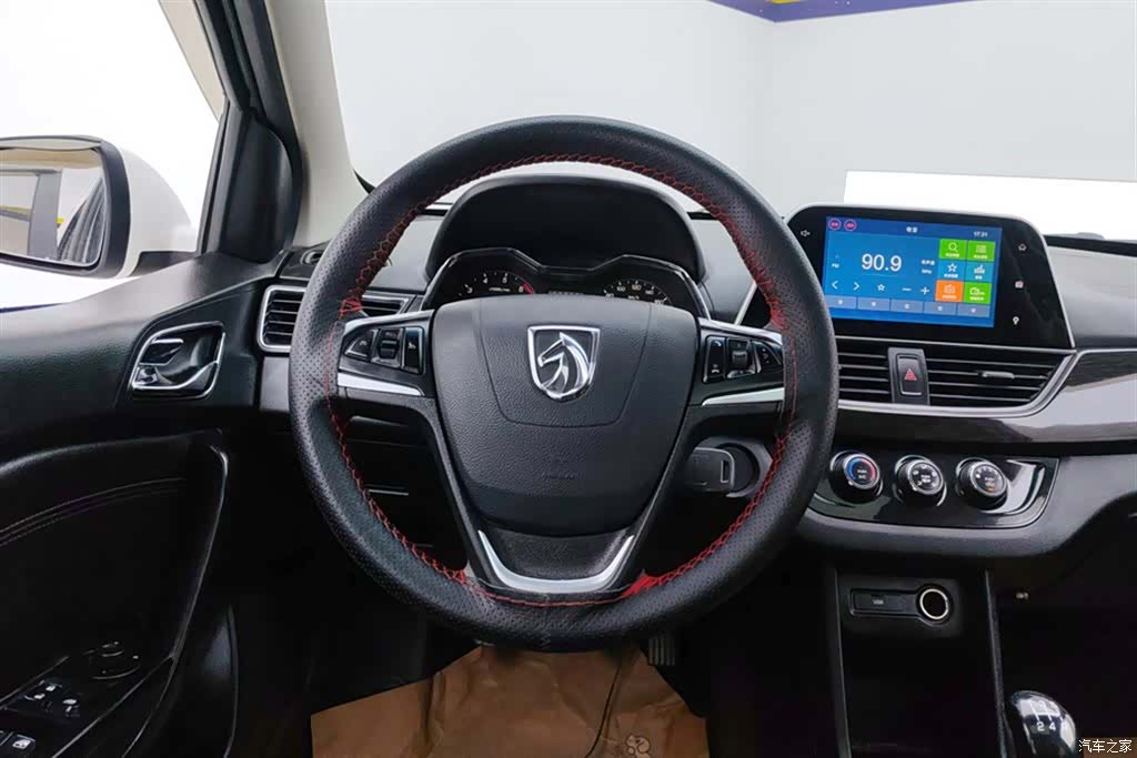 Wuling 310, 2017 15