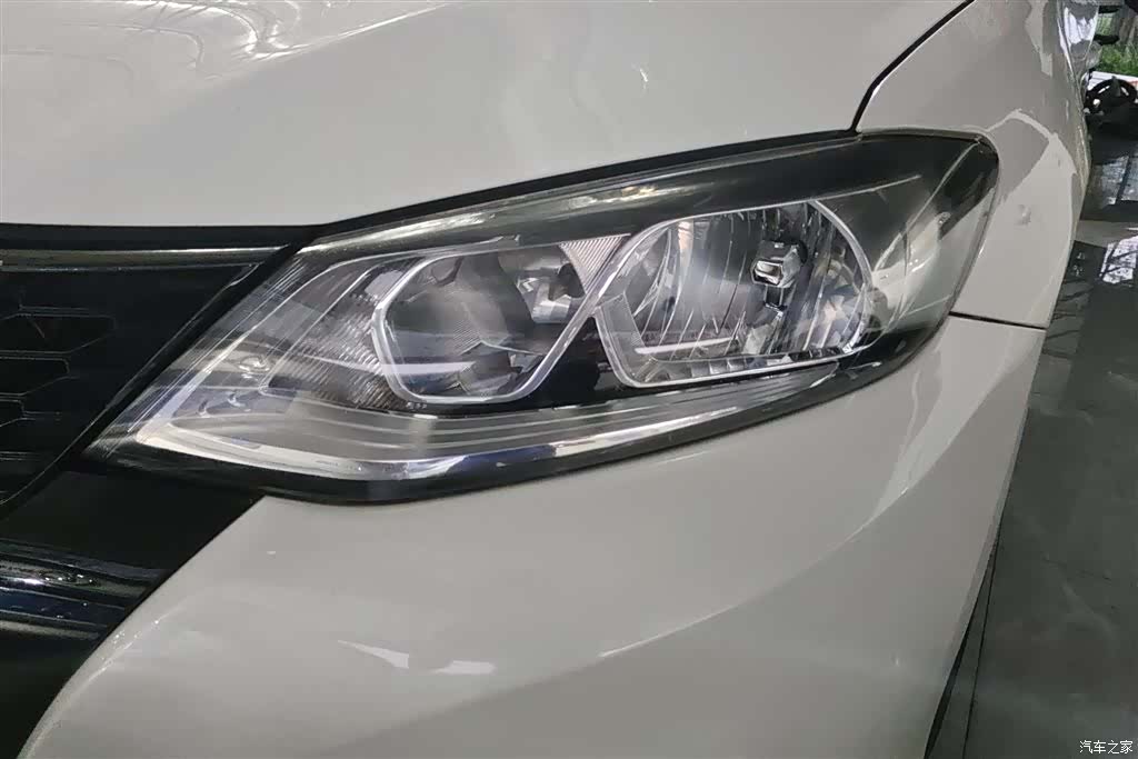 Nissan Tiida, 2016 все фото