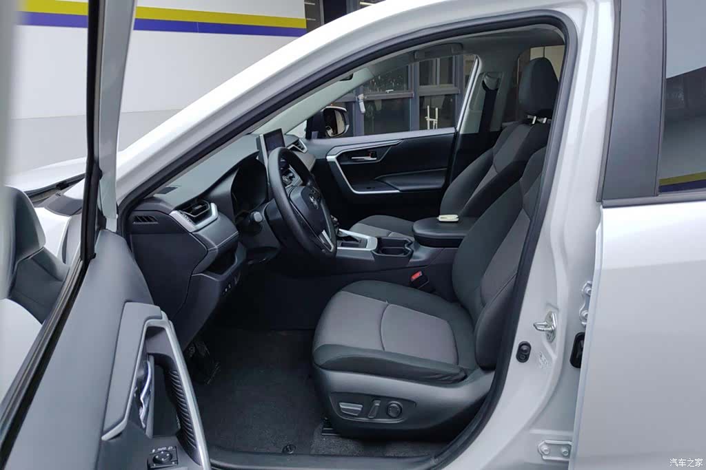 Toyota RAV4, 2022 9